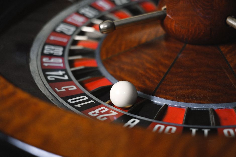 The iGaming Edge: How Smart Players Approach Casino, Betting, Slots & Poker